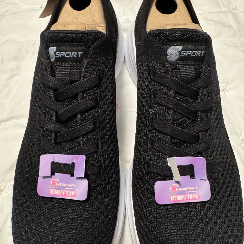 Black Lightweight Sneakers with Mesh Upper